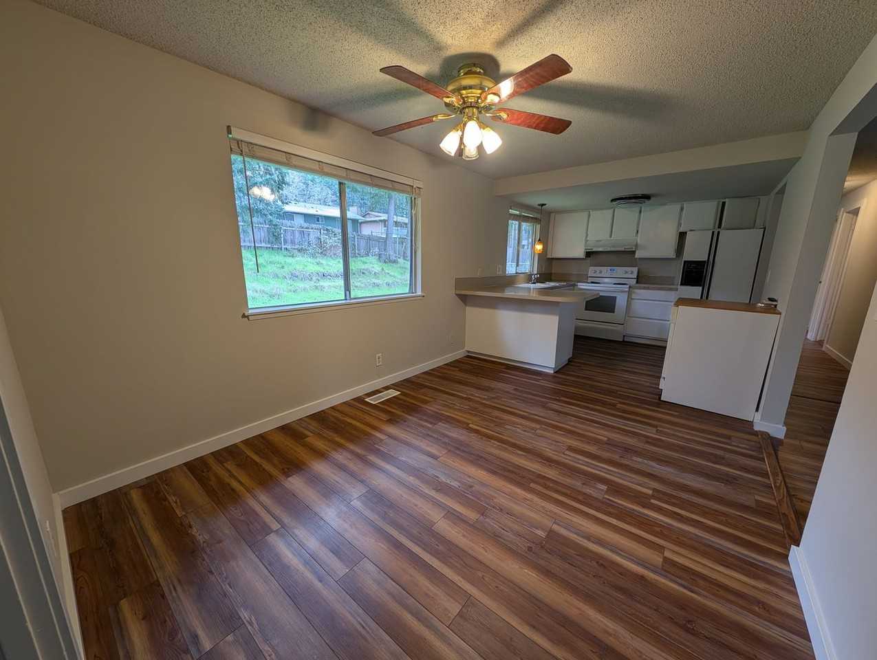 3683 Briarwood Dr Se - Photo 5 of 22