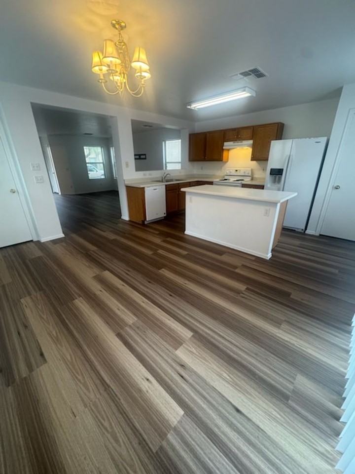 11237 W Baden St - Photo 2 of 36