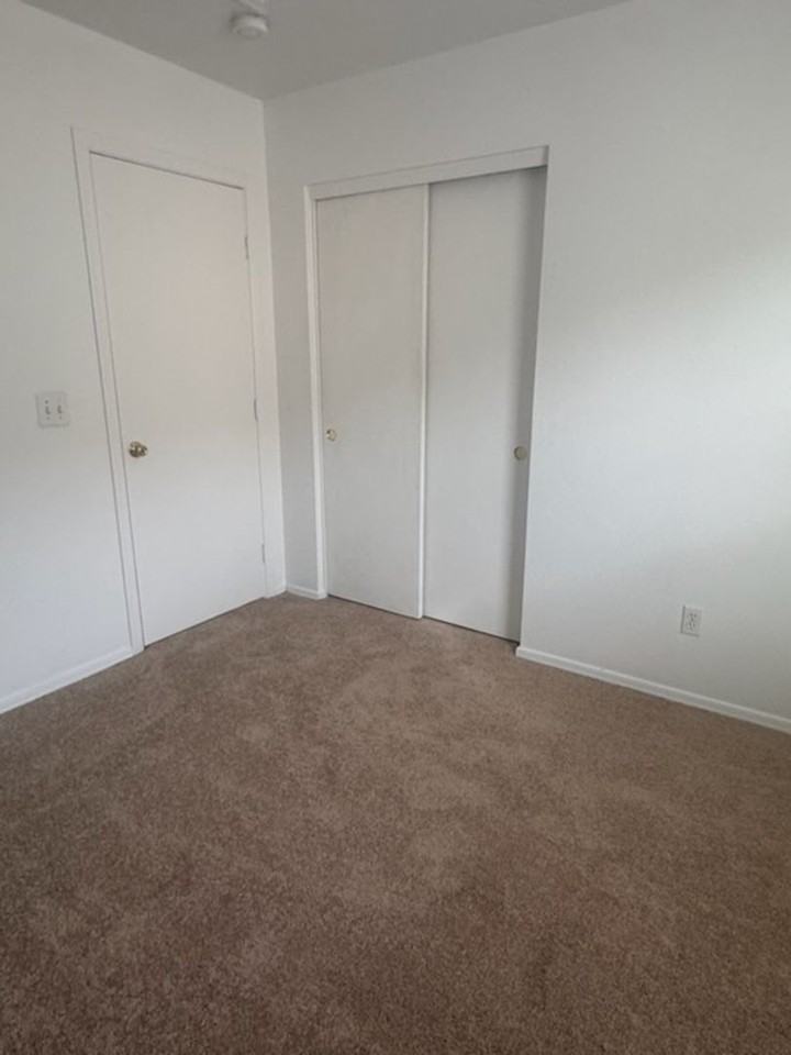 11237 W Baden St - Photo 7 of 36