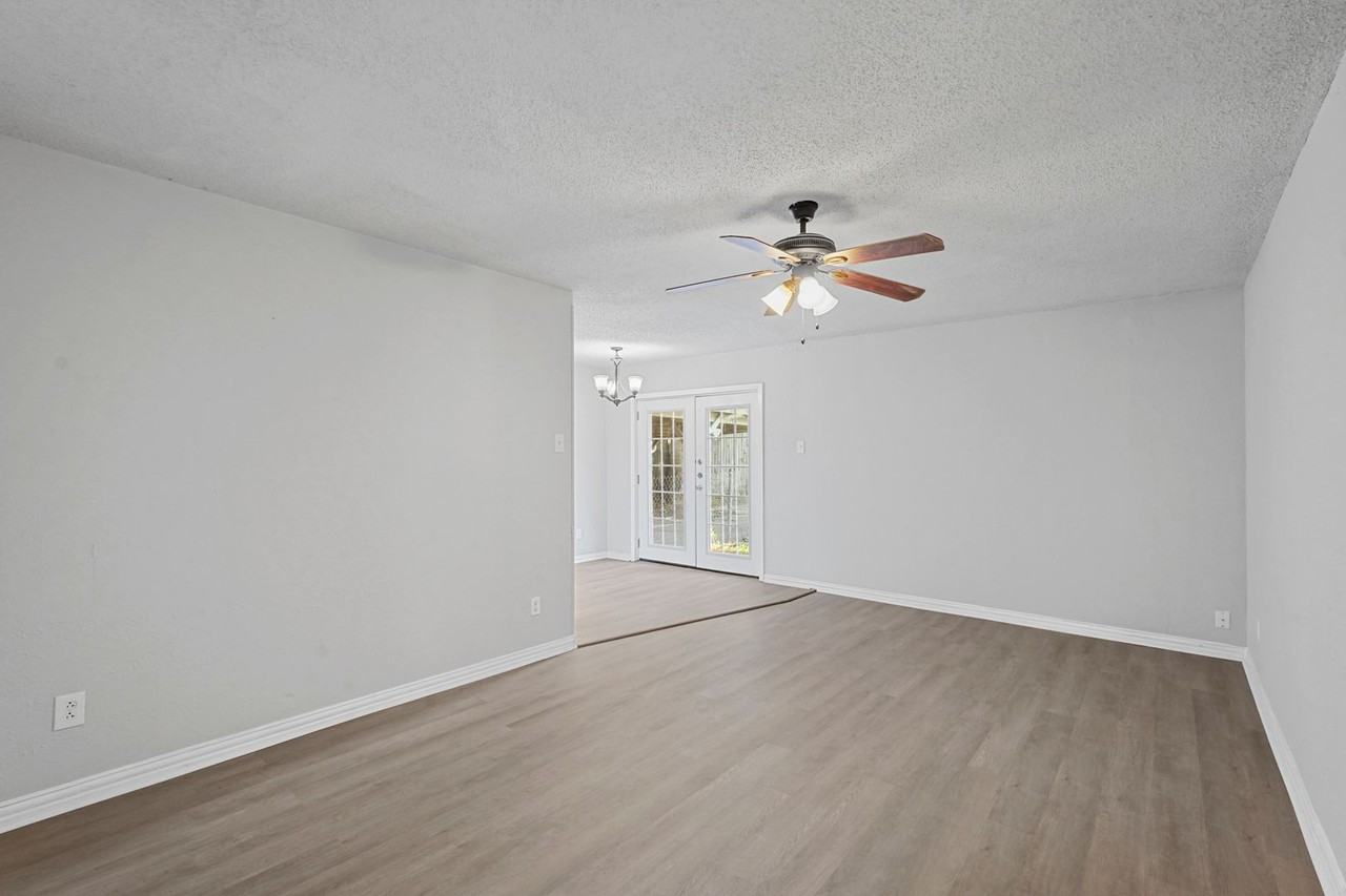 805 Northshore Dr - Photo 3 of 15