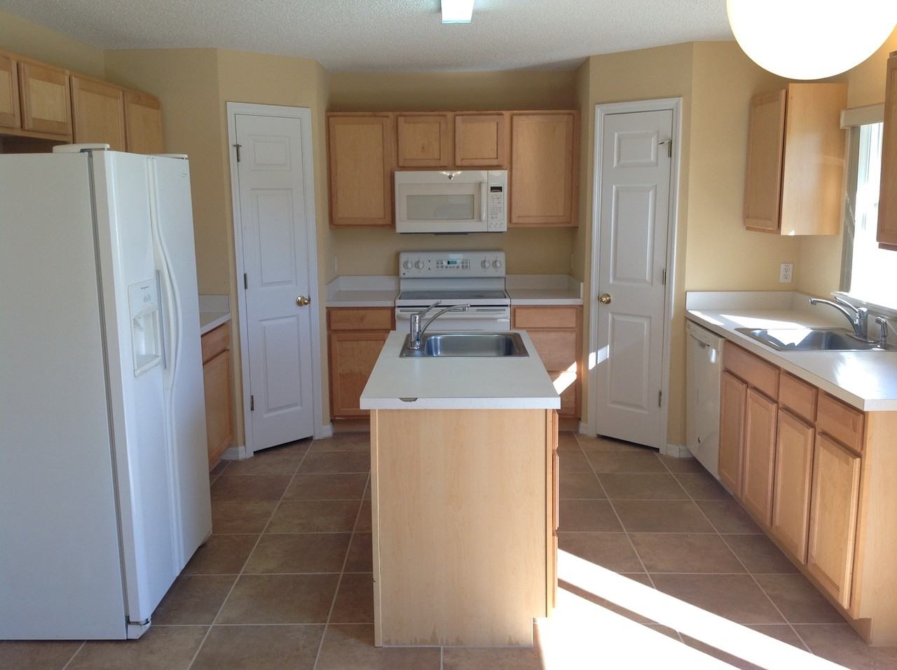 11749 Nimbus Ln - Photo 2 of 24