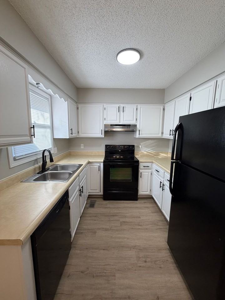 1835 S Stacey St - Photo 3 of 13