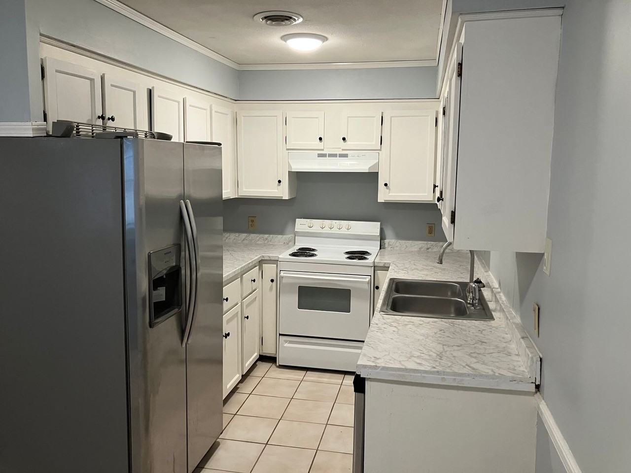 726A Robindale Dr - Photo 3 of 10