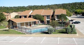 featured image of Colonial Plaza Apartments