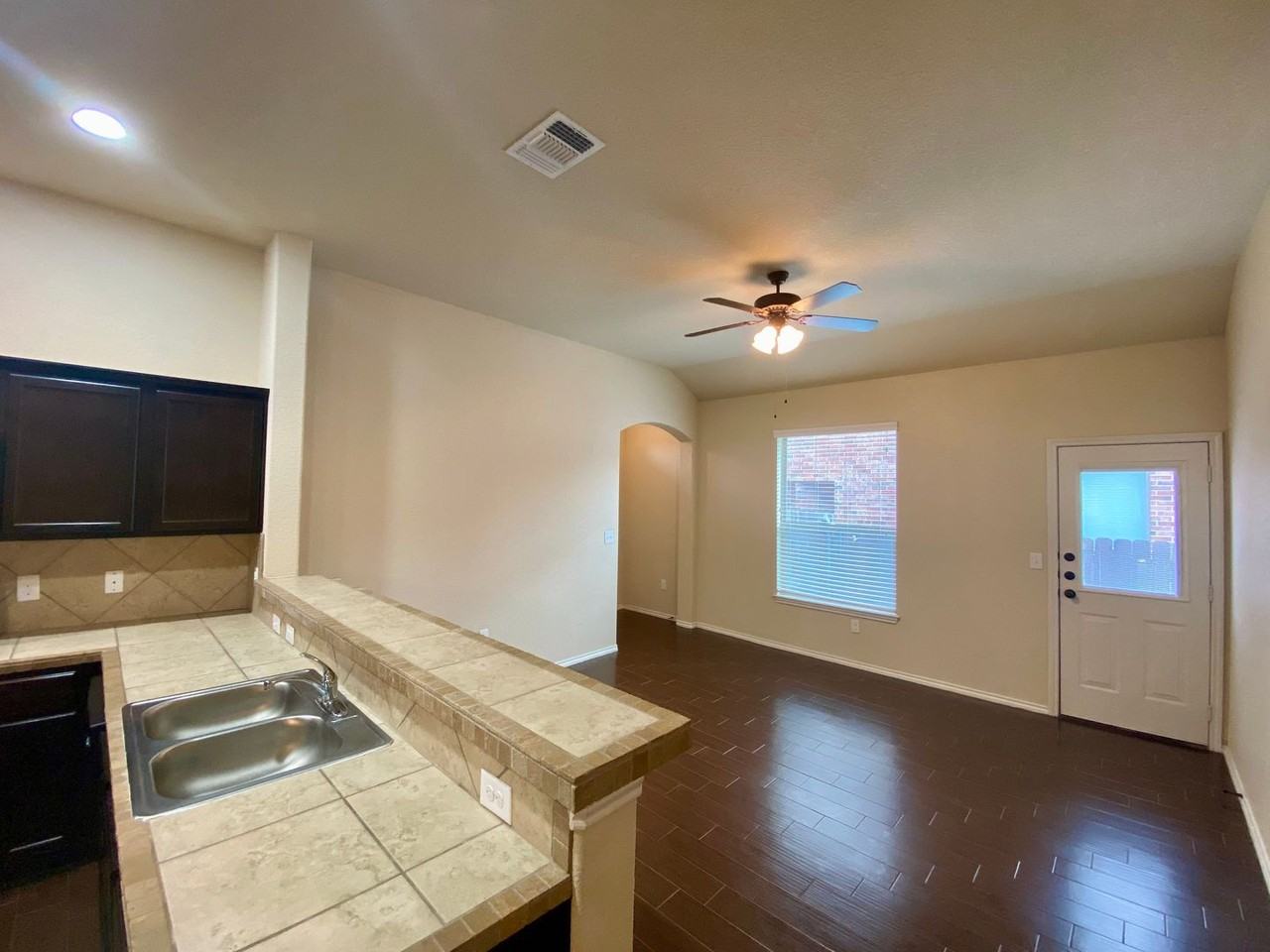 704 Creekside Cir - Photo 6 of 20