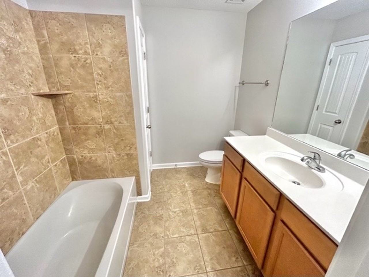 7915 Lowrance Rd - Photo 6 of 10