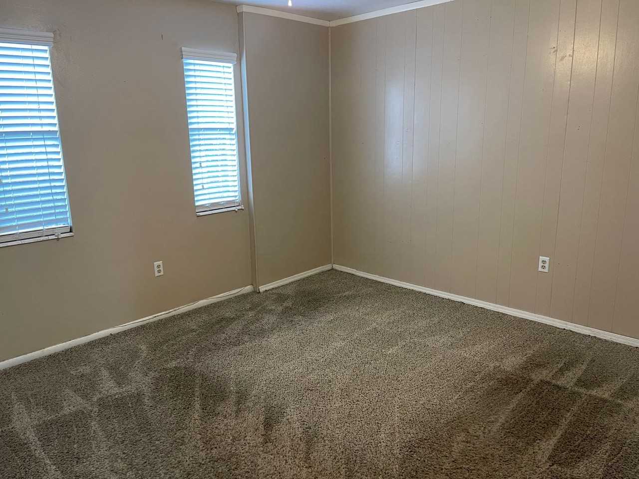 1943 Dawsey St - Photo 2 of 9