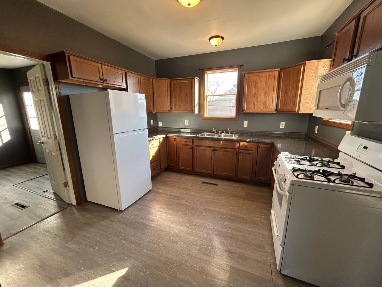 922 N 10th St - Photo 2 of 11