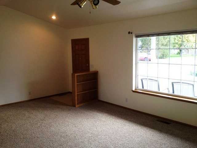 917 Se Marine Dr - Photo 2 of 6