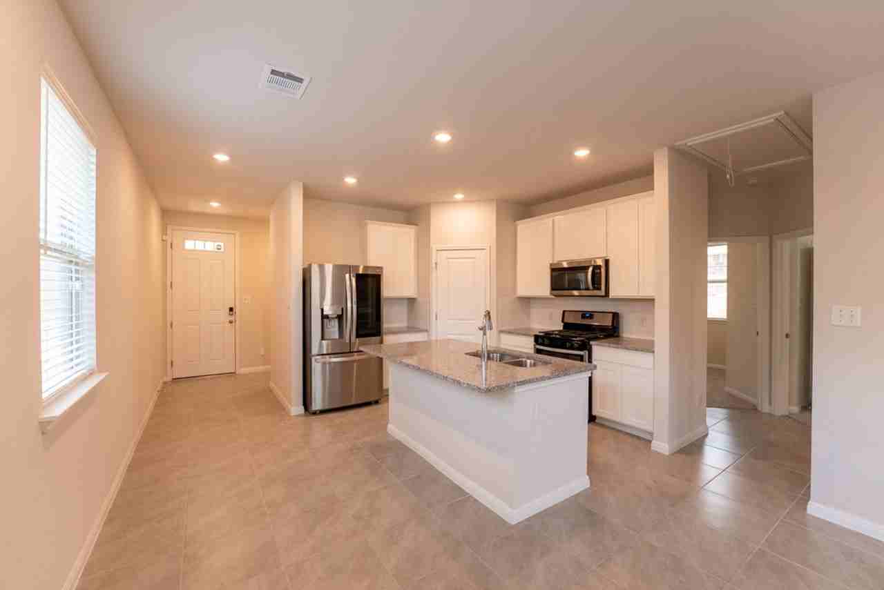 6310 Wolf Pack Dr - Photo 3 of 34