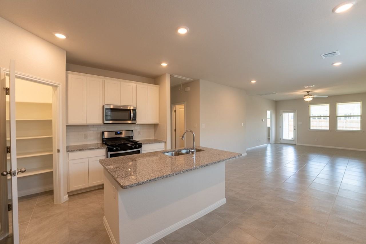 6310 Wolf Pack Dr - Photo 4 of 34