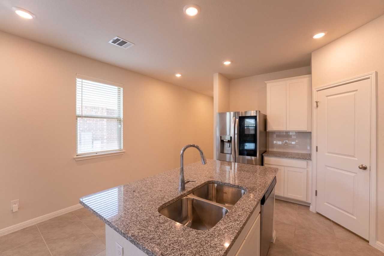 6310 Wolf Pack Dr - Photo 7 of 34