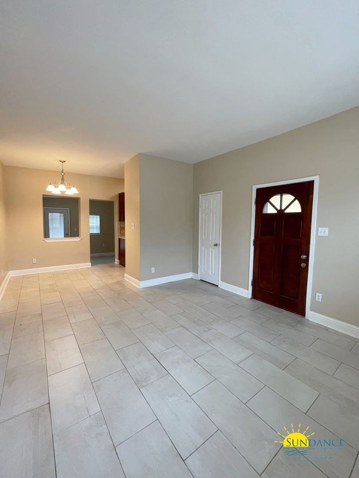 404 South Ave - Photo 3 of 18