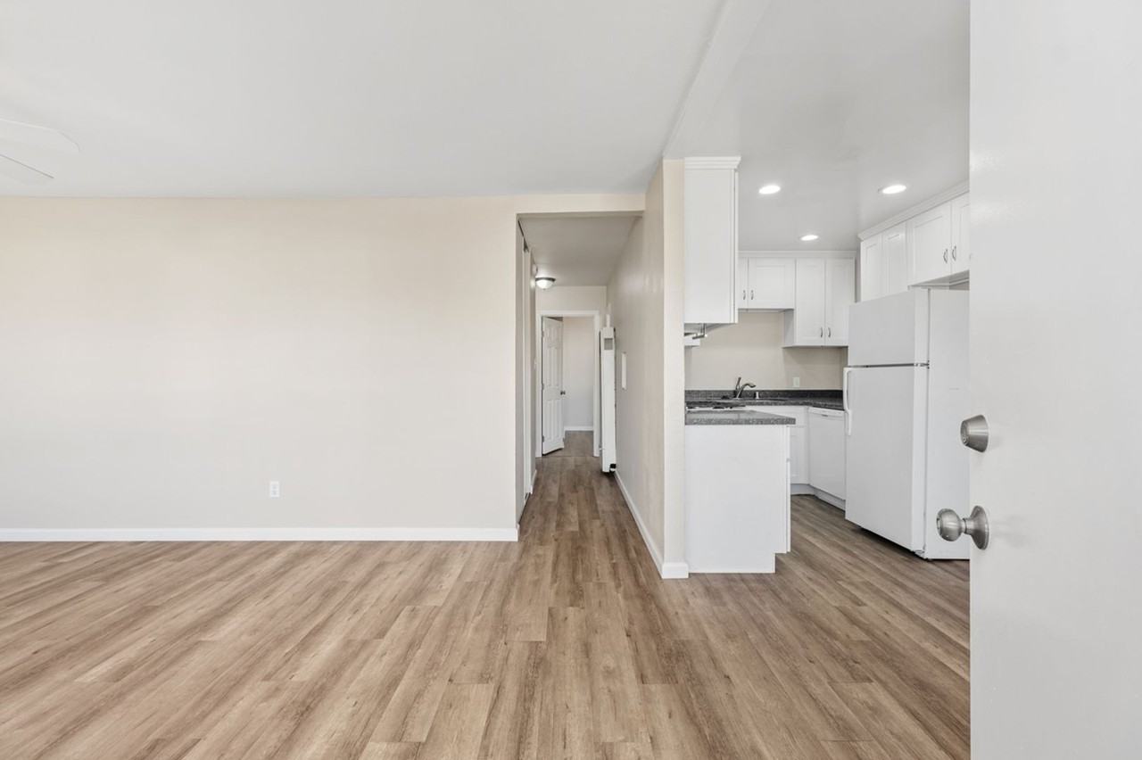 3041 Massasoit Ave - Photo 2 of 17