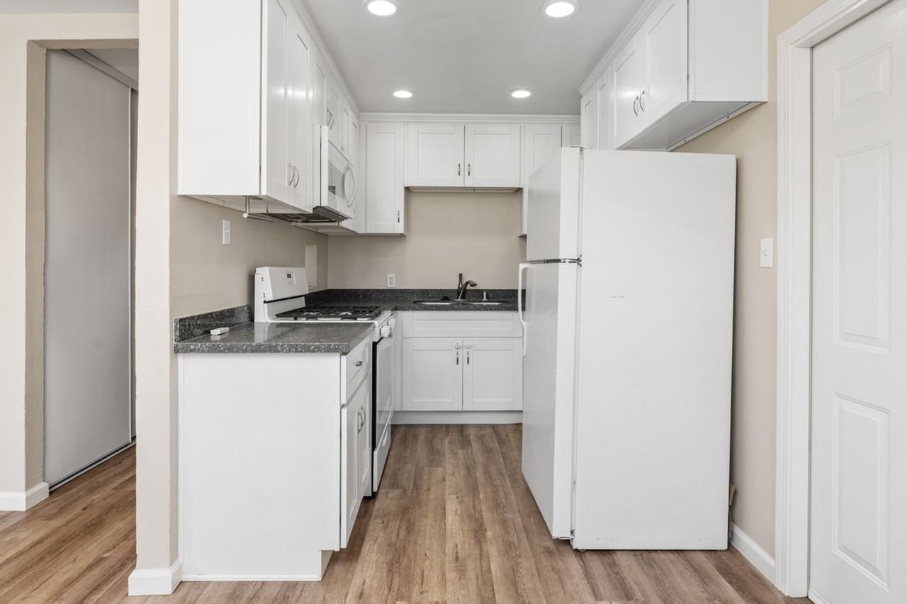 3041 Massasoit Ave - Photo 7 of 17