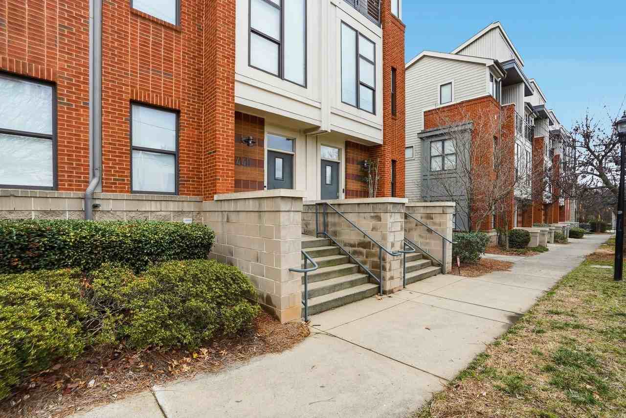 440 N Mcdowell St - Photo 2 of 40