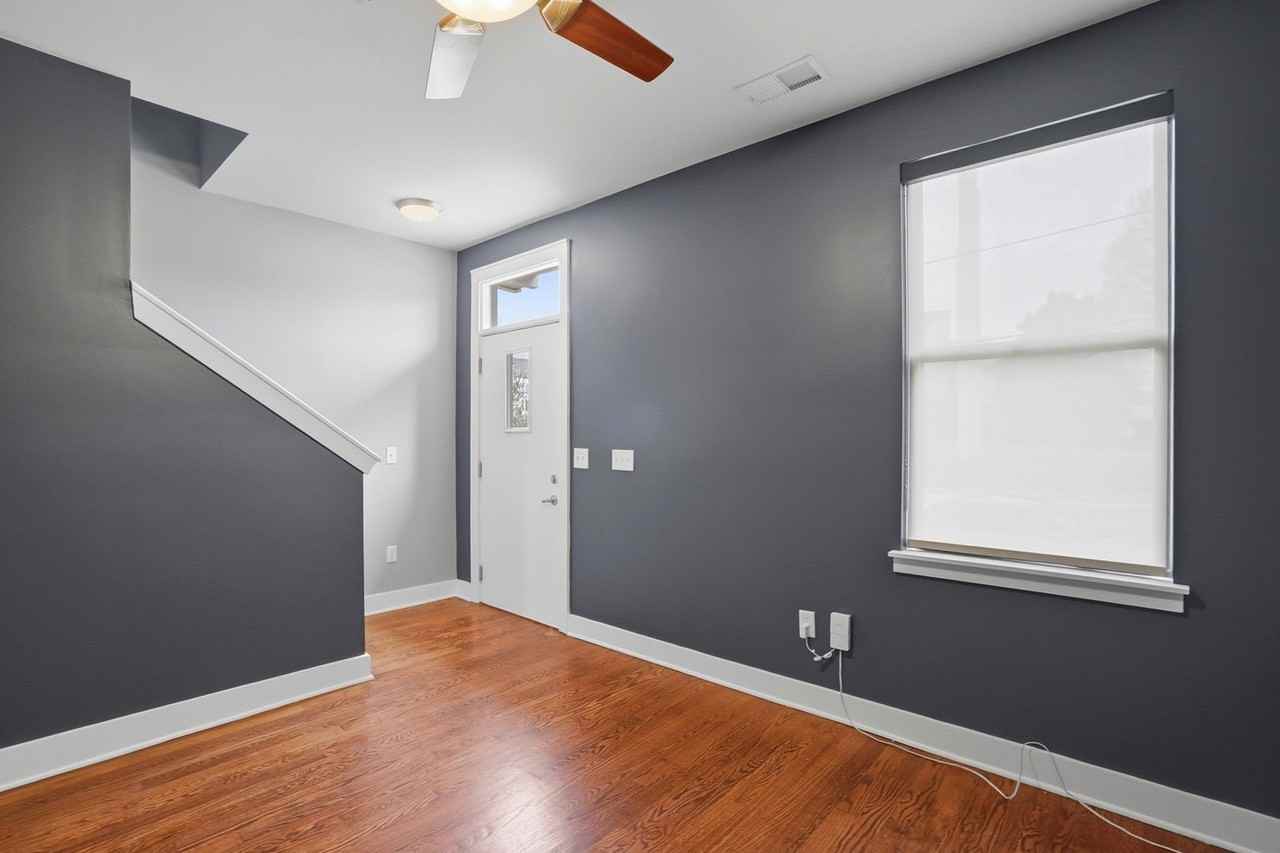 440 N Mcdowell St - Photo 5 of 40