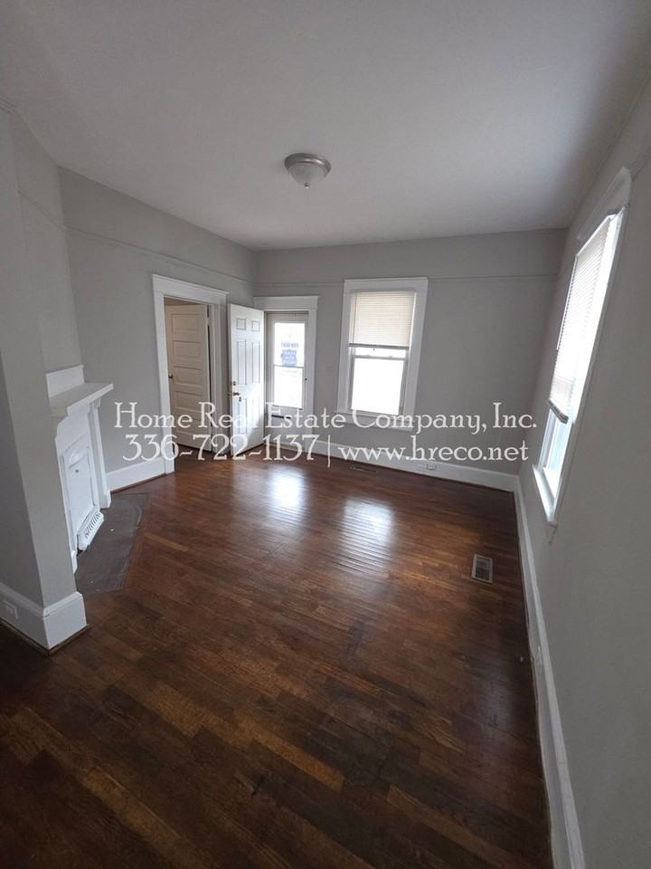 1413 Ne 23rd St - Photo 2 of 12