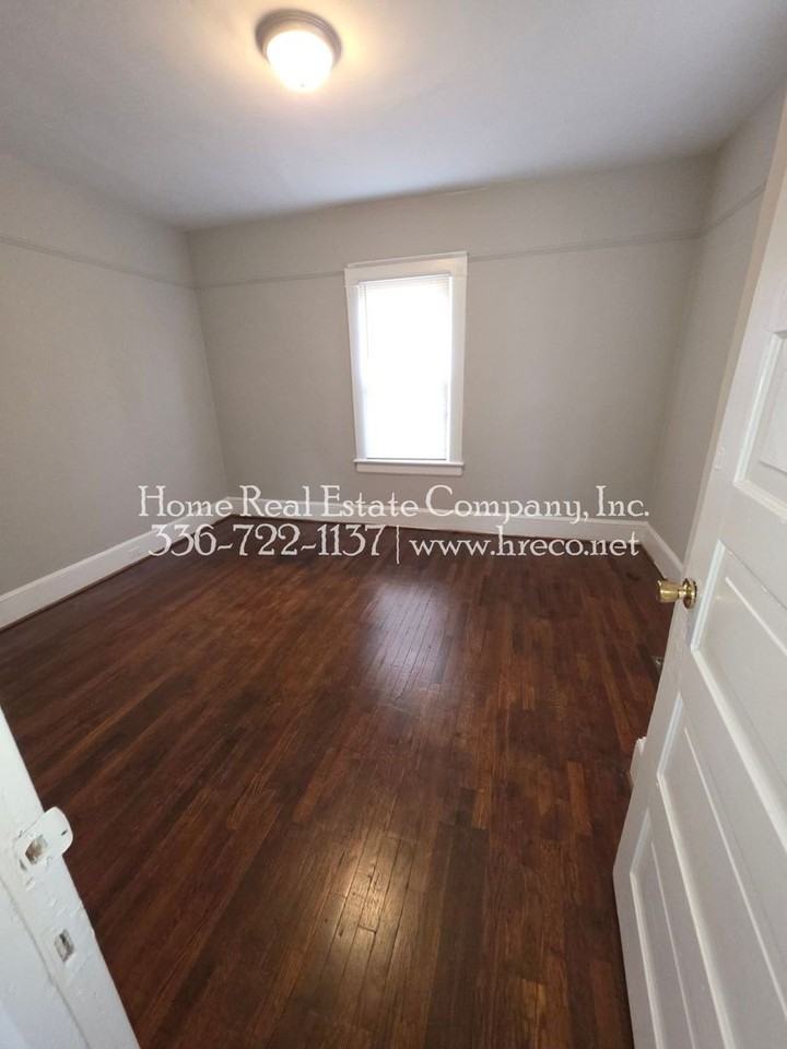 1413 Ne 23rd St - Photo 4 of 12