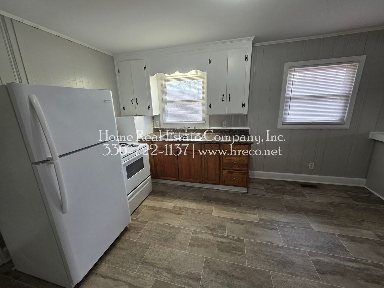2418 Newark St - Photo 5 of 10