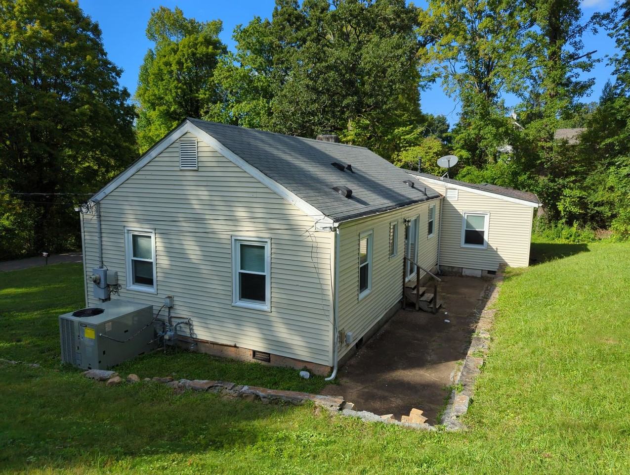 201 Forsythe St - Photo 2 of 16