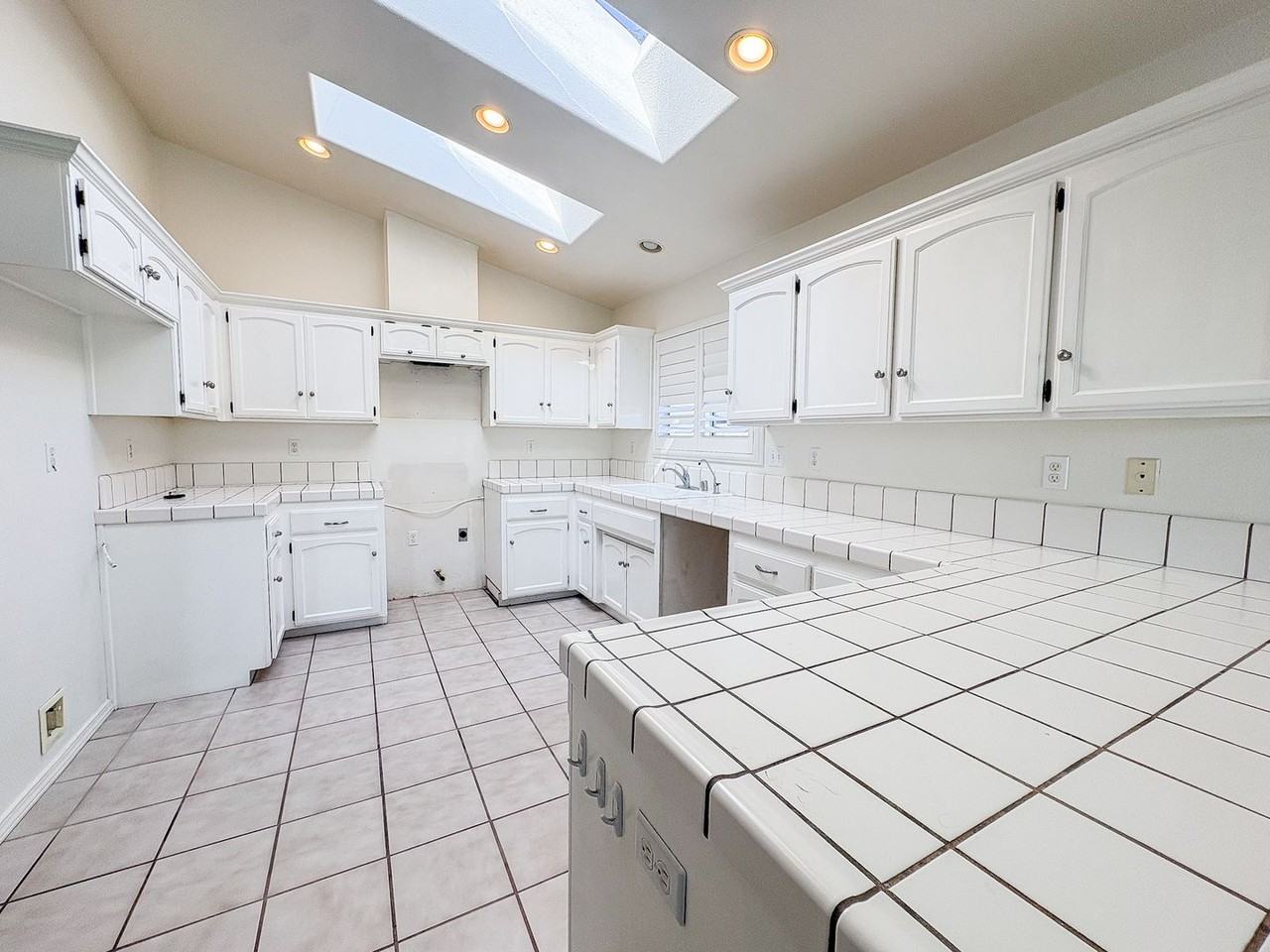 669 Air Park Dr - Photo 5 of 21