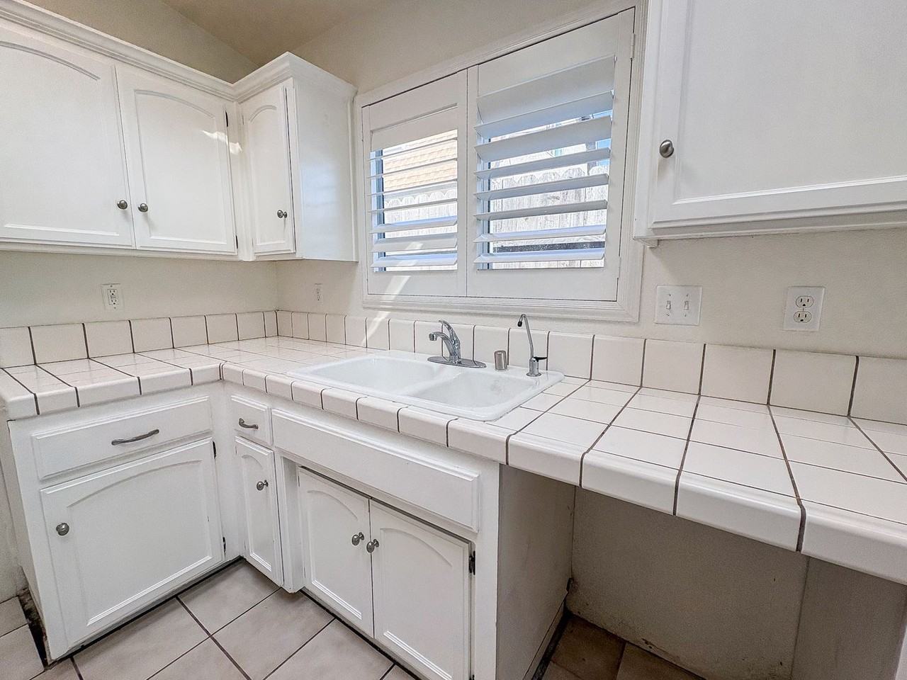 669 Air Park Dr - Photo 6 of 21