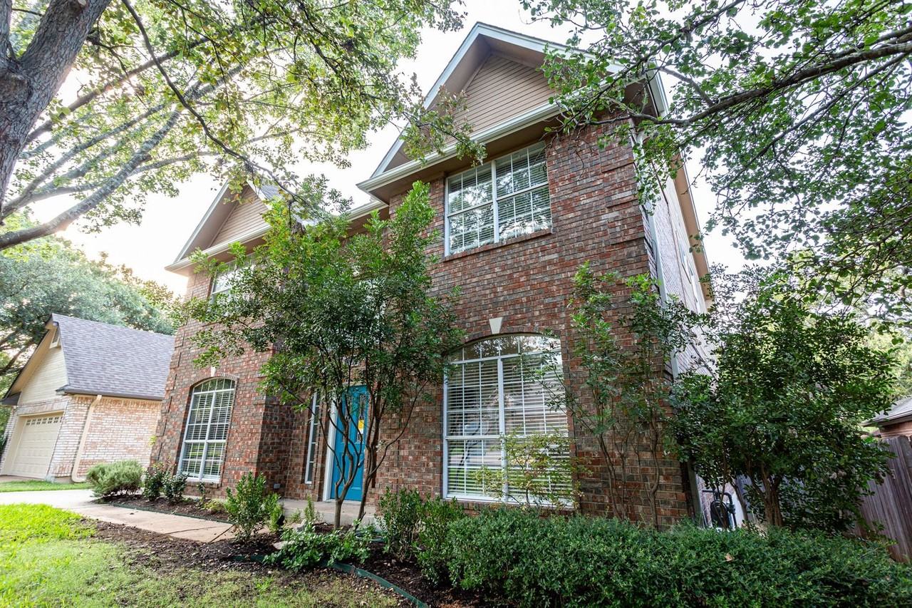 6107 John Chisum Ln - Photo 2 of 24