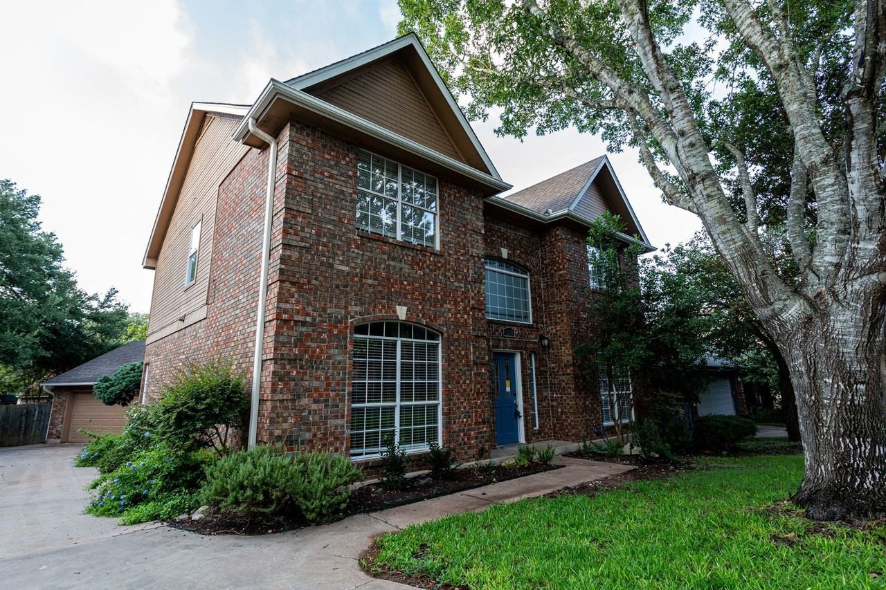 6107 John Chisum Ln - Photo 3 of 24