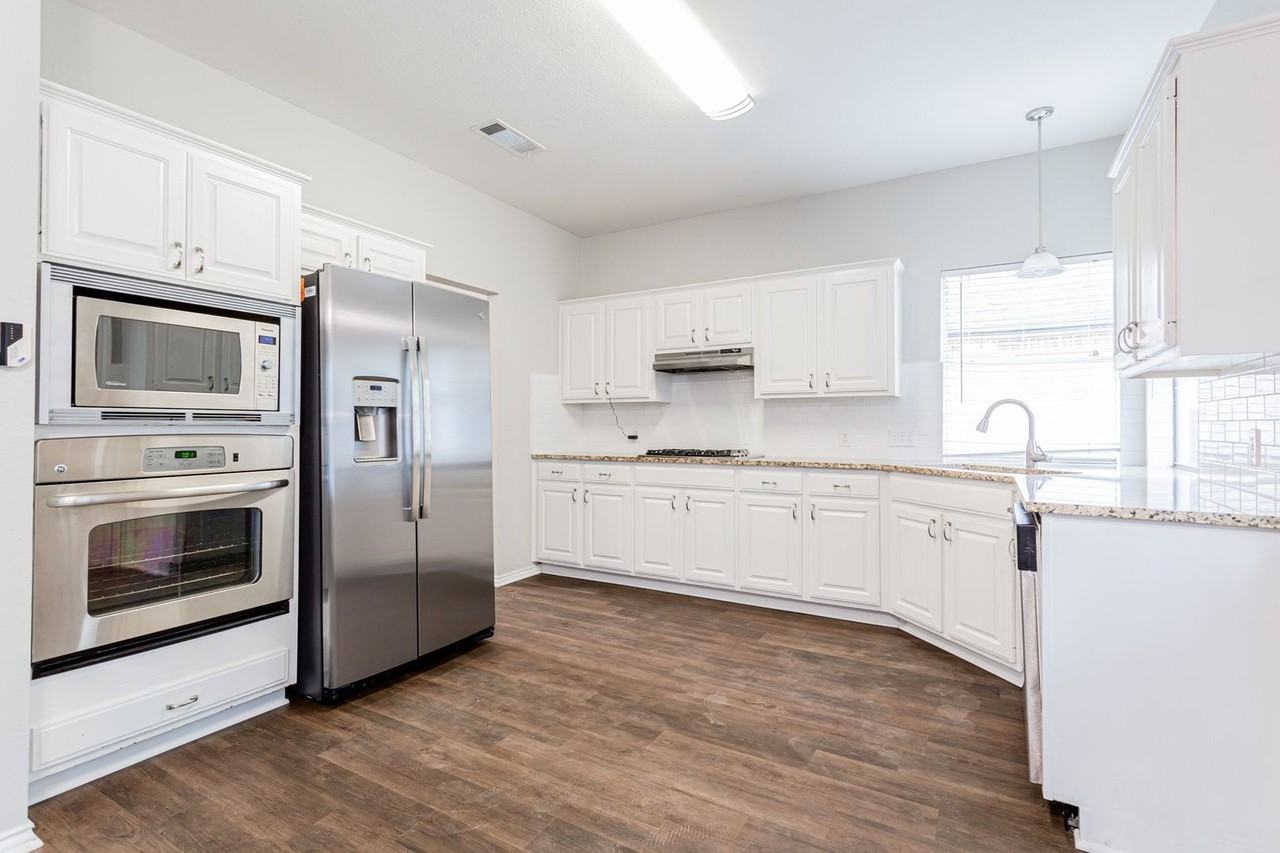 6107 John Chisum Ln - Photo 6 of 24