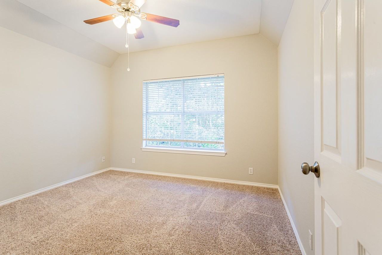 6107 John Chisum Ln - Photo 7 of 24