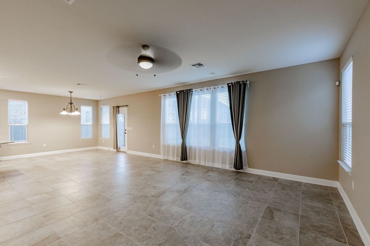 1605 Constanta Dr - Photo 5 of 45