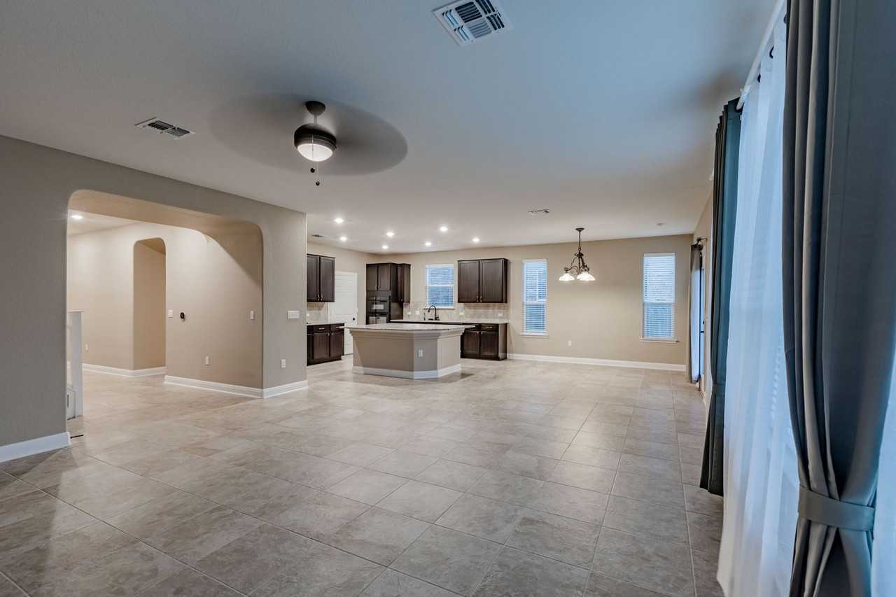 1605 Constanta Dr - Photo 6 of 45