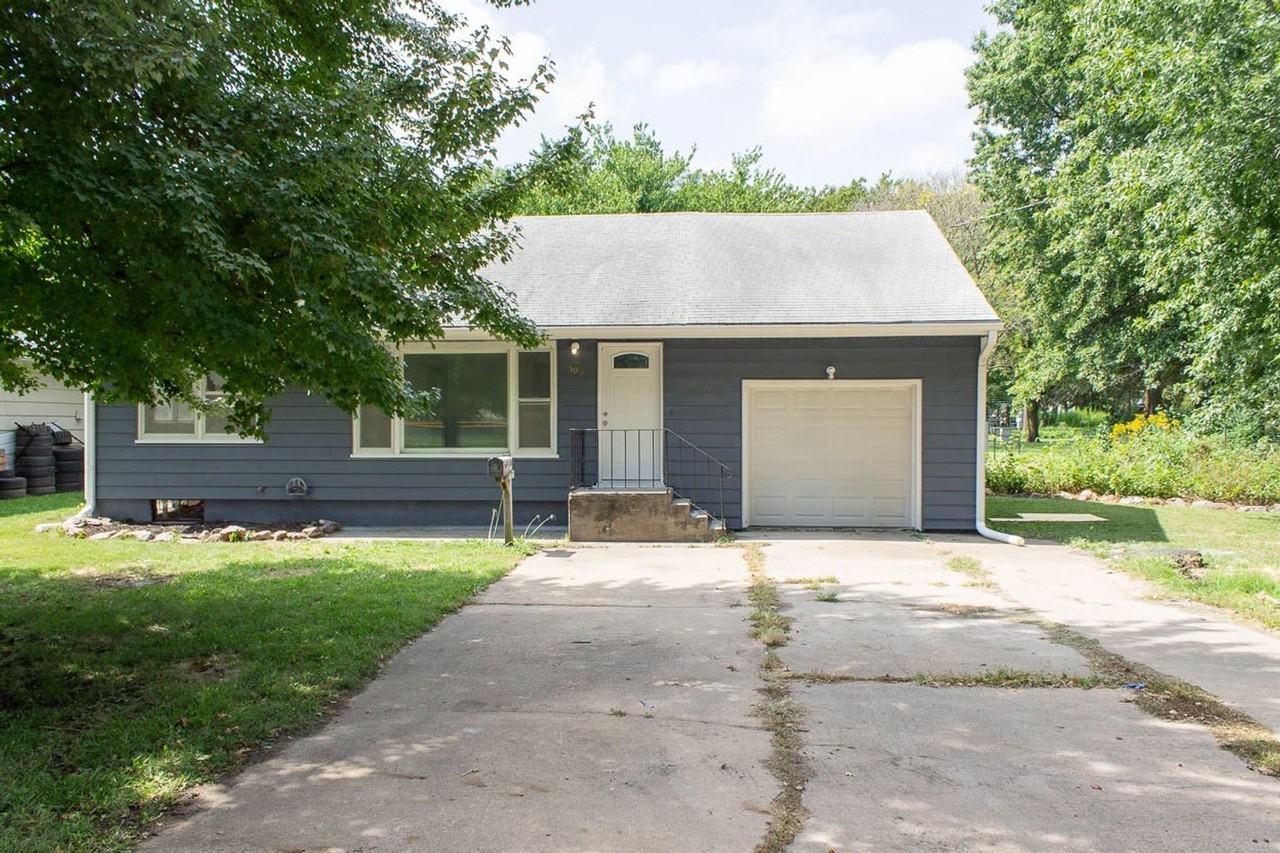 509 Locust St - Photo 2 of 17