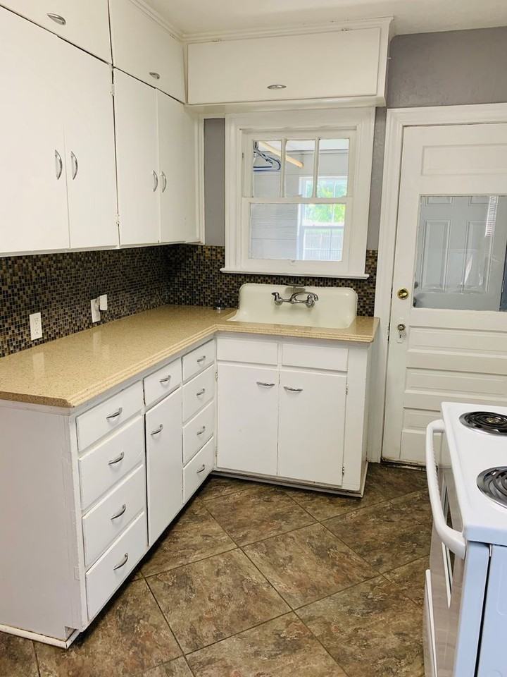 1136 Nw Oak Ave - Photo 5 of 11