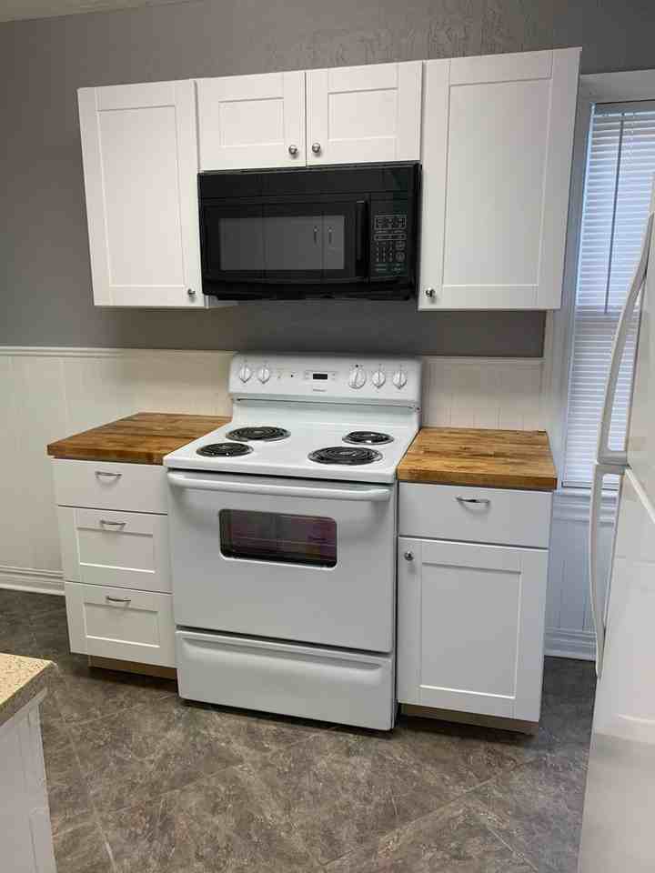 1136 Nw Oak Ave - Photo 7 of 11