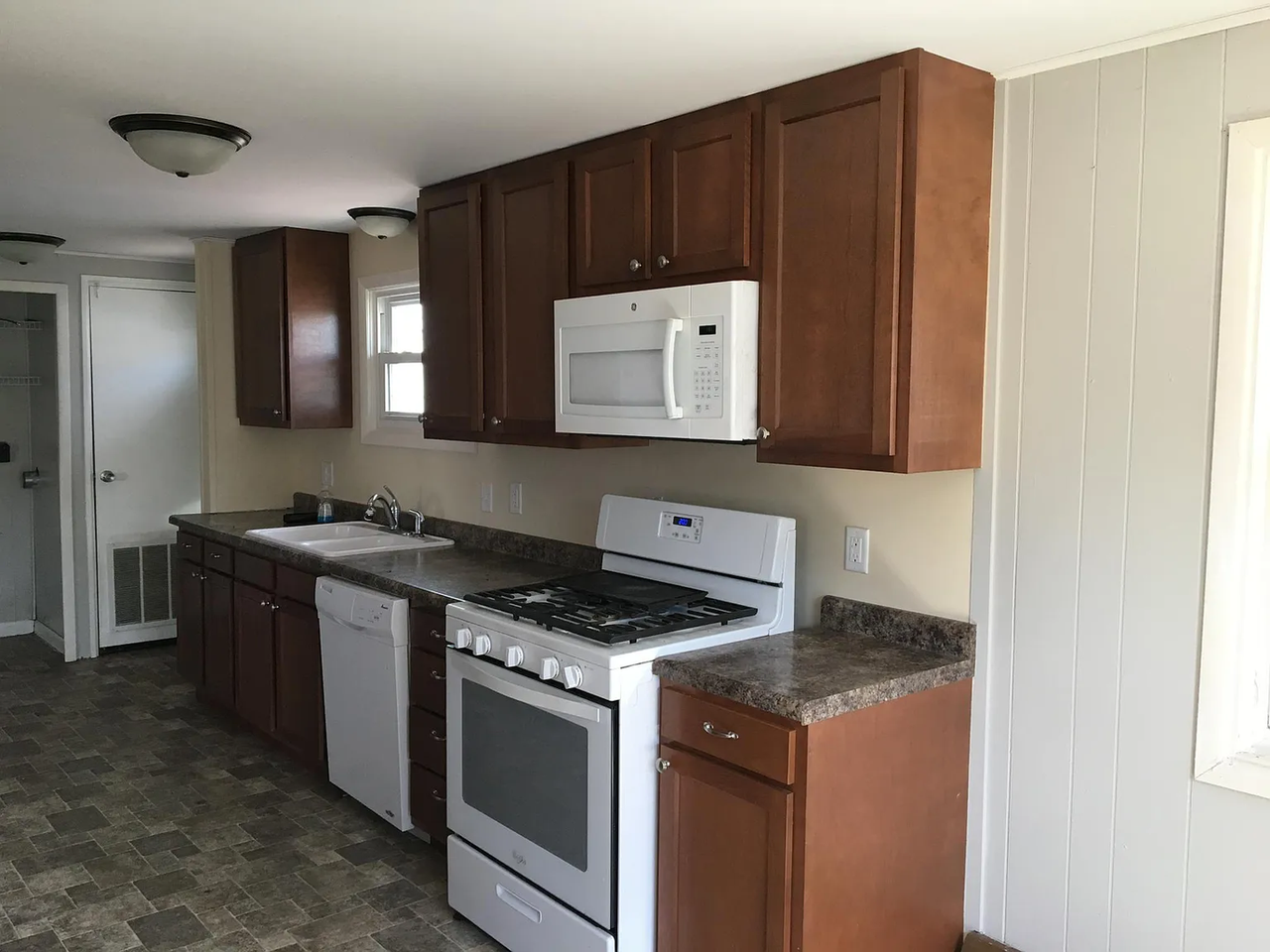 5 Sunny Hill Dr - Photo 2 of 17