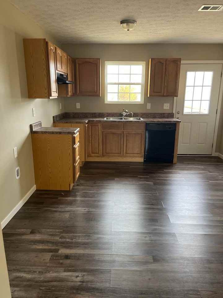 2035 Jonathon Dr - Photo 2 of 17