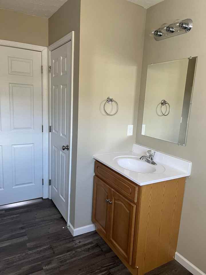 2035 Jonathon Dr - Photo 5 of 17