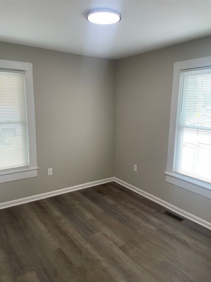 1542 Ne 24th St - Photo 2 of 11