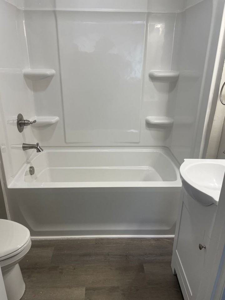 1542 Ne 24th St - Photo 3 of 11