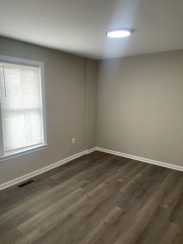 1542 Ne 24th St - Photo 4 of 11