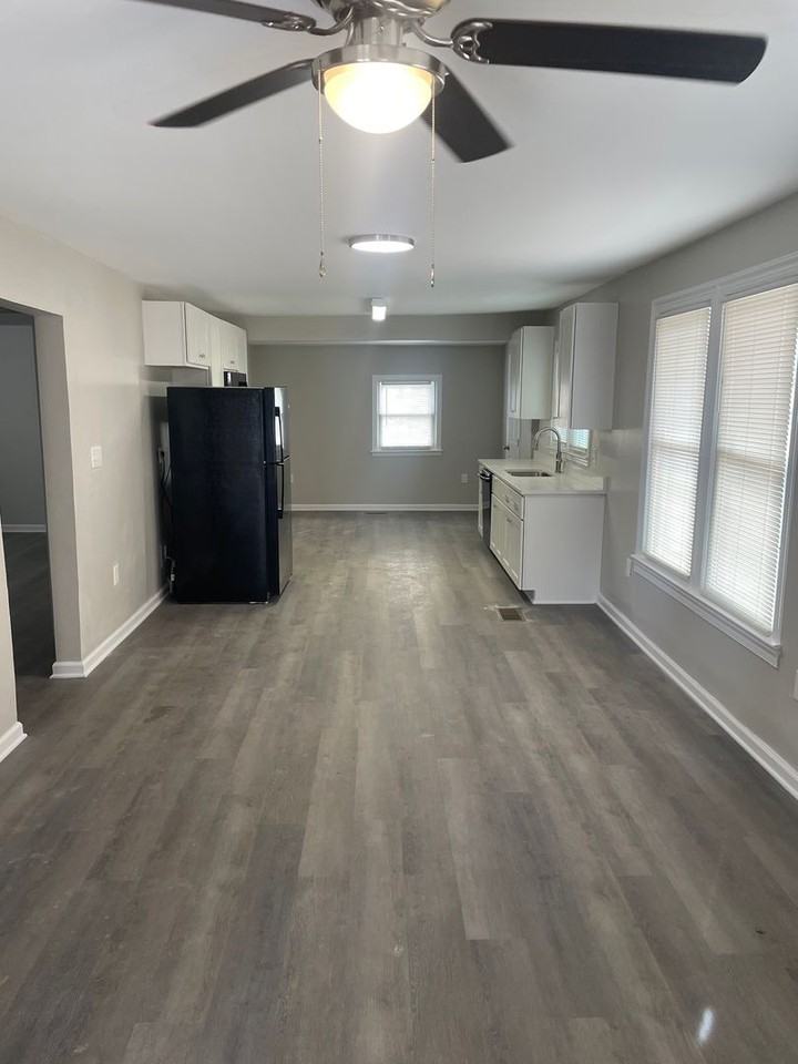 1542 Ne 24th St - Photo 5 of 11