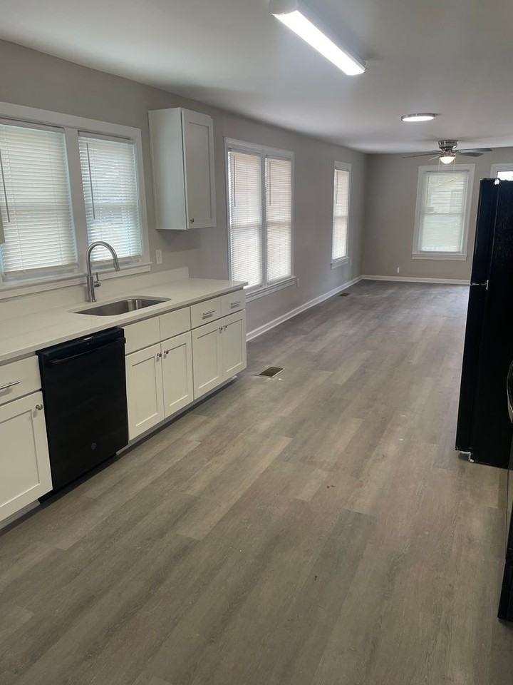 1542 Ne 24th St - Photo 7 of 11