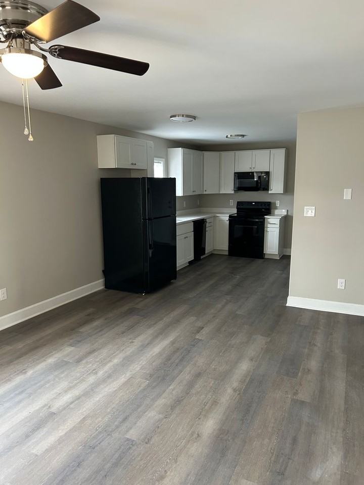 518 W 24 1/2 St - Photo 3 of 9