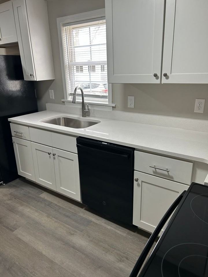 518 W 24 1/2 St - Photo 6 of 9