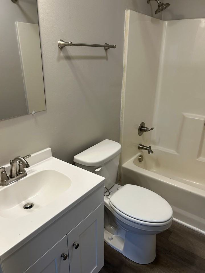 518 W 24 1/2 St - Photo 7 of 9