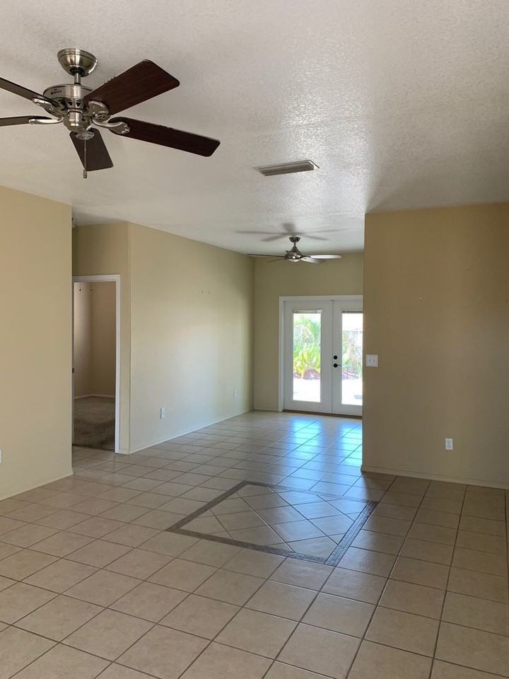 1980 Folzman Dr - Photo 4 of 24