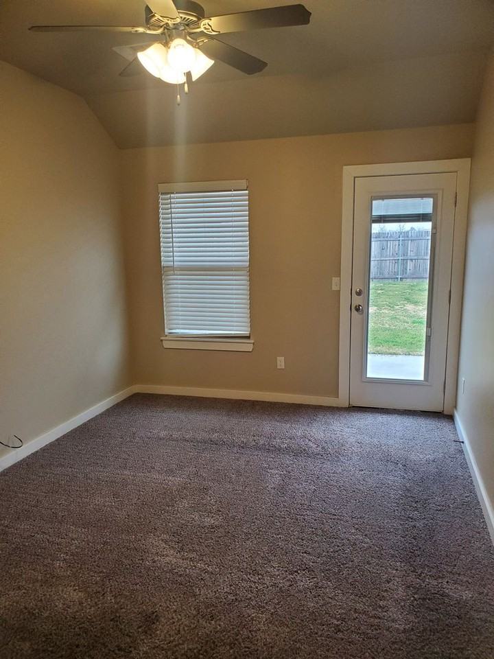 5210 Oakwood Villas Ct - Photo 3 of 15