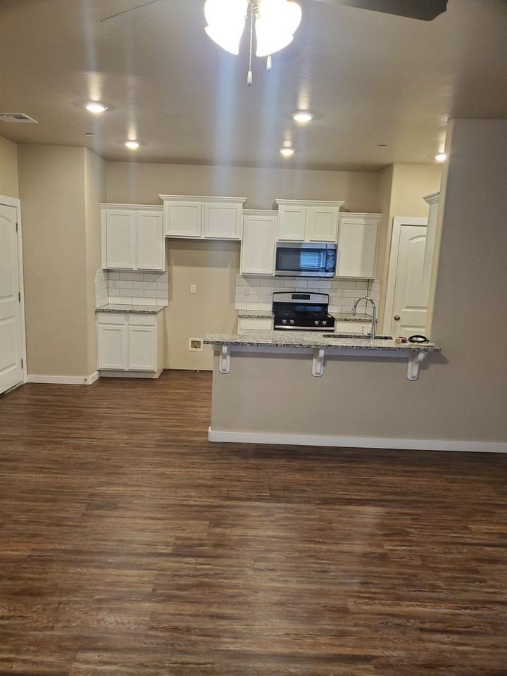 5210 Oakwood Villas Ct - Photo 4 of 15